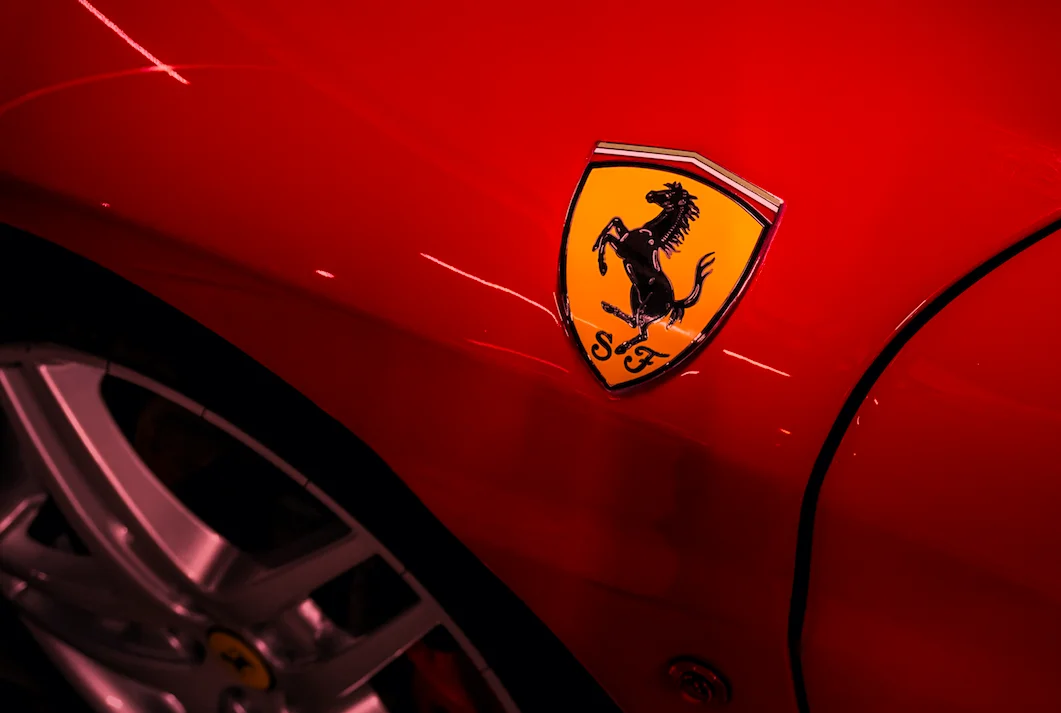 Paris : Il volait des Ferrari à 400.000 euros dans la capitale pour payer la dialyse de son père
