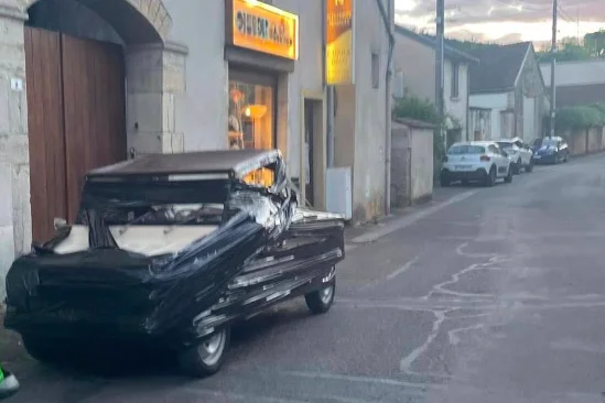 Côte-d'Or : Mal garé devant une porte, il retrouve sa Citroën Méhari enroulée dans une papier plastique