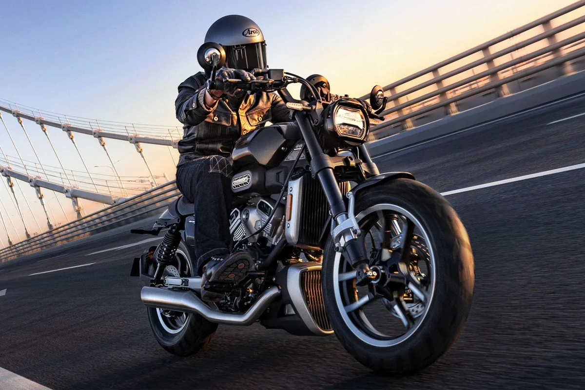 Cette moto au look de Harley-Davidson est accessible avec un simple permis B
