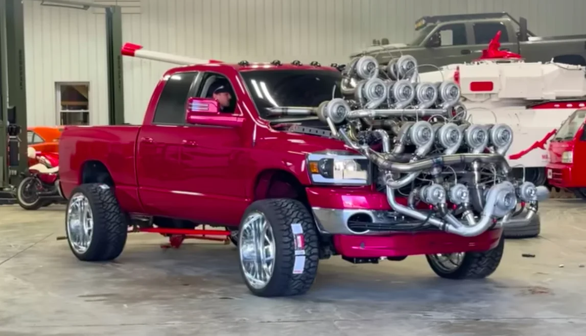 WhistlinDiesel installe 17 turbos sur un pick-up Dodge qui atteint une puissance de 38 000 ch... et prend feu