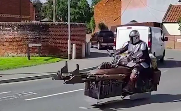 Royaume-Uni : Il donne vie au Mandalorien avec un motojet capable de léviter comme dans Star Wars