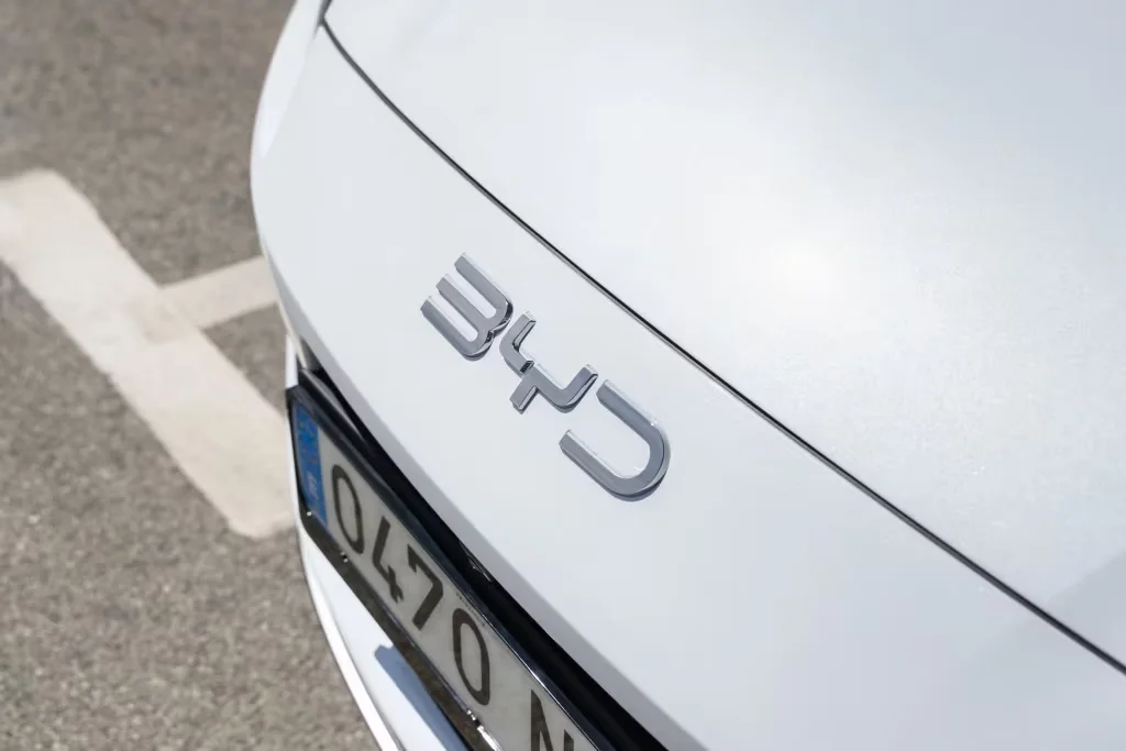 BYD vise Toyota et Volkswagen : le constructeur chinois peut-il vraiment décrocher la première place mondiale ?