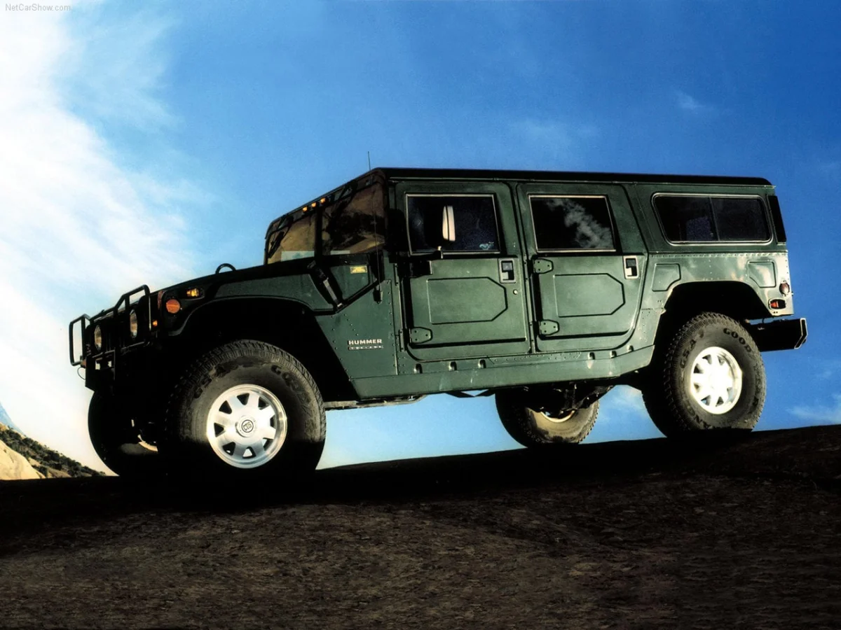 Le Hummer : du symbole militaire américain à SUV électrique futuriste