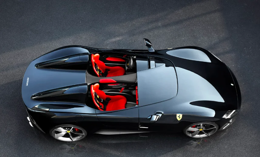 Max Verstappen ouvre les portes de son garage, entre Ferrari, Aston Martin et... Fiat Topolino