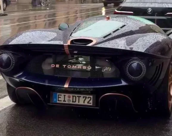 Munich : Une De Tomaso P72 couleur 'Aurelian Night' aperçue