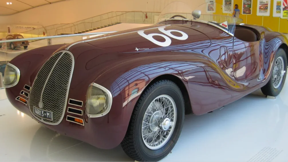 Voici la première Ferrari construite en 1939, le deuxième exemplaire a fini à la casse