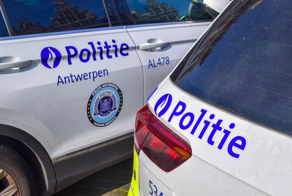 Belgique : Pris de diarrhée, il accélère et se fait flasher à 100 km/h dans une zone résidentielle en voiture