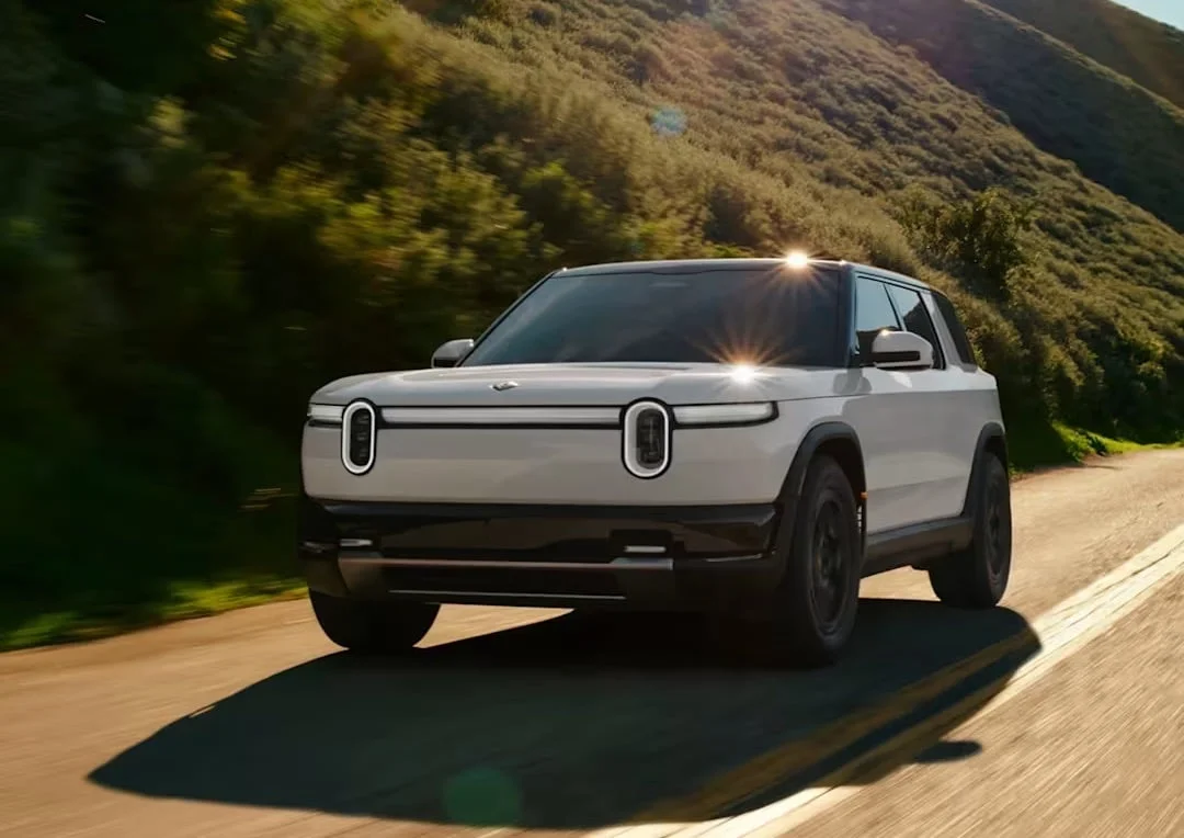 Malgré le lancement de son SUV le plus important, Rivian supprime des centaines d'emplois