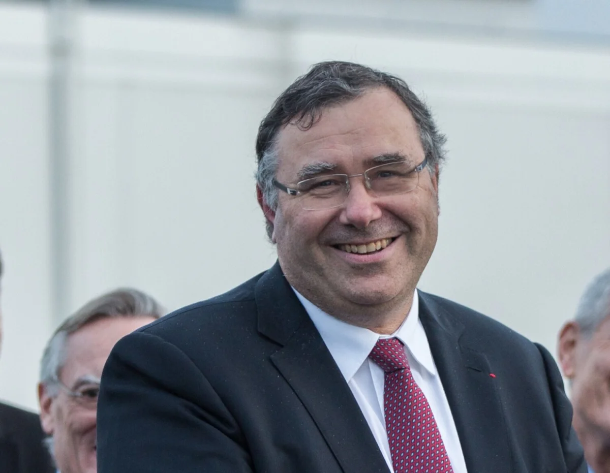 "Allez vers le véhicule électrique" : le conseil du patron de TotalEnergies aux habitants des zones rurales