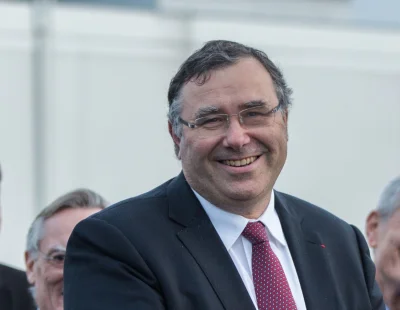 "Allez vers le véhicule électrique" : le conseil du patron de TotalEnergies aux habitants des zones rurales