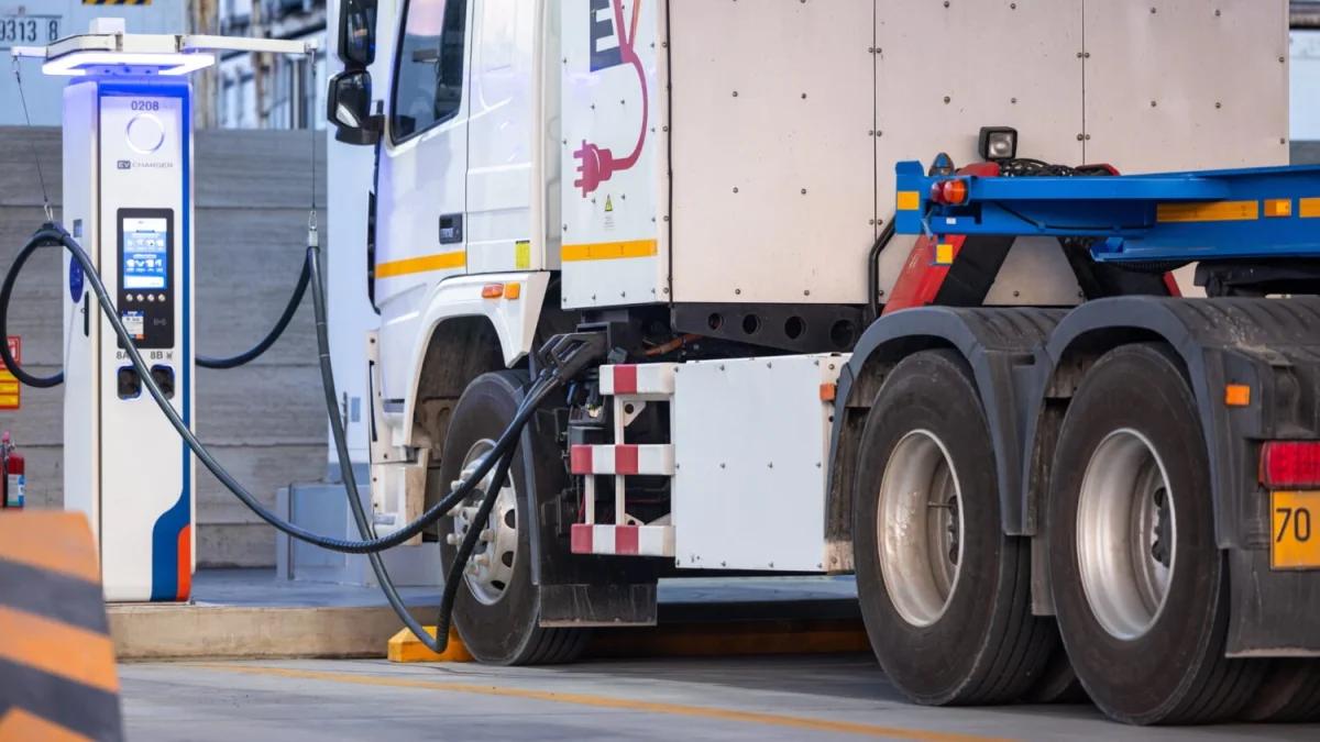 Terminus pour le gazole : comment la Chine va convertir 1,6 million de poids lourds à l'électrique ?