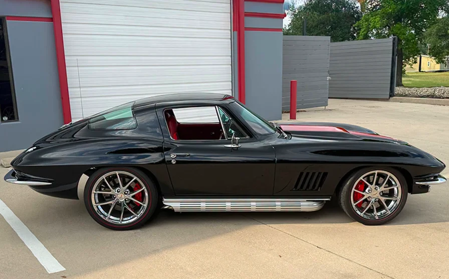 États-Unis : Cette Chevrolet Corvette de 1967 d'exception possède une lunette arrière divisée