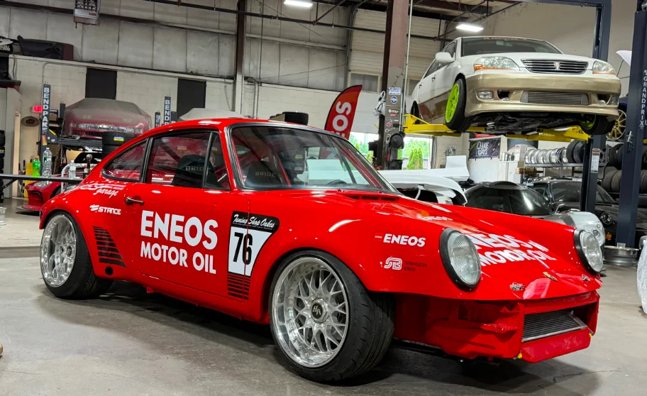 Voici la "Porrari", une Porsche 911 SC de 1978 propulsée par un moteur Ferrari