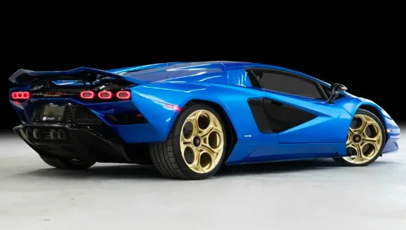 Avis aux collectionneurs, cette Lamborghini Countach LPI 800-4 de 2022 est en vente pour 2,6 millions d'euros