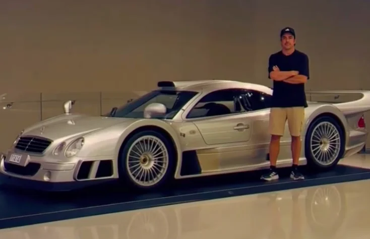 Monaco : Fernando Alonso expose sa Mercedes-Benz CLK GTR