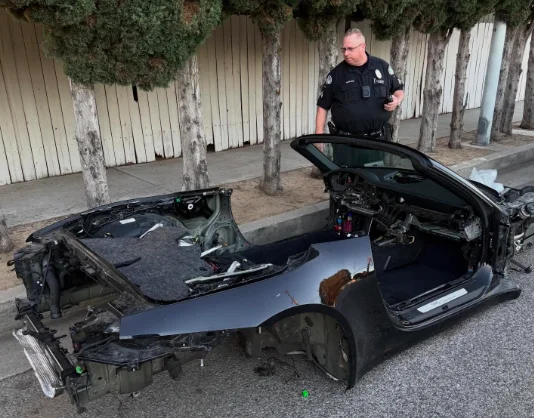 La police retrouve une Porsche 911 volée de grande valeur... entièrement dépouillée