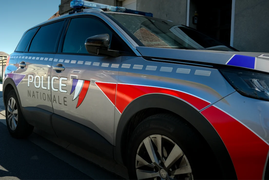 Rouen : Après un accident qu'il a provoqué, il tente de s'enfuir mais sa voiture est trop détruite