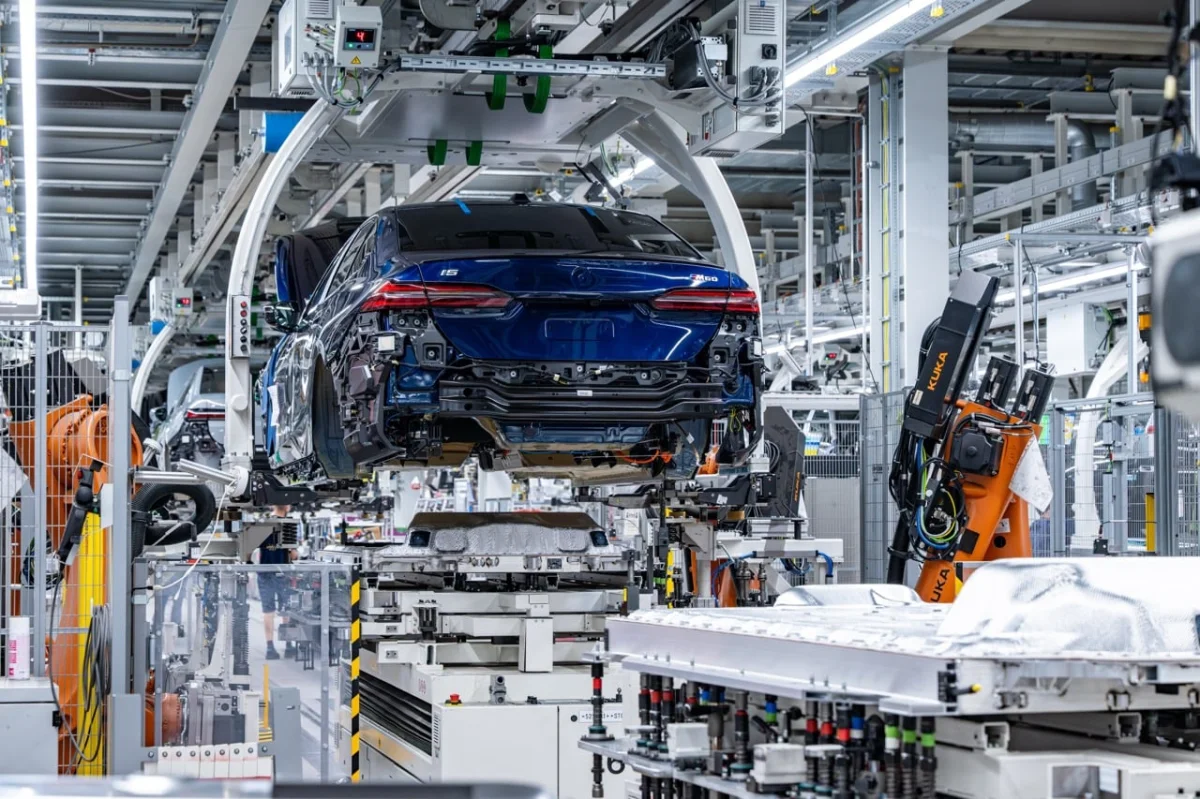 BMW réduit la voilure : jusqu'à 7 700 postes menacés dans le monde
