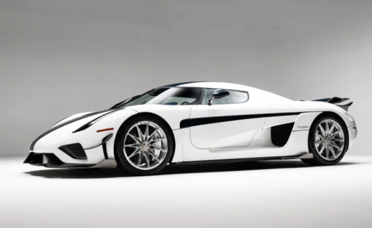 Très prisée avec son pack Ghost, cette Koenigsegg Regera est en vente pour 2,5 millions d'euros