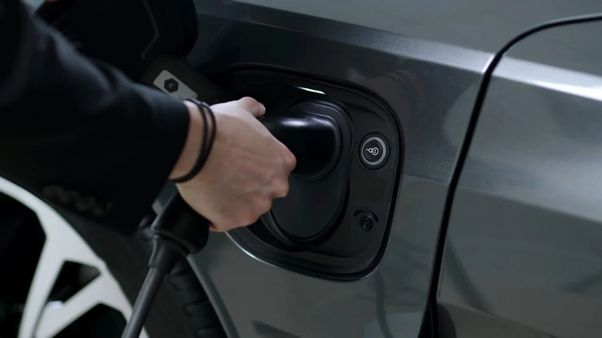 Pour recharger plus vite, BYD pousse-t-il ses batteries trop loin ? Geely en est convaincu