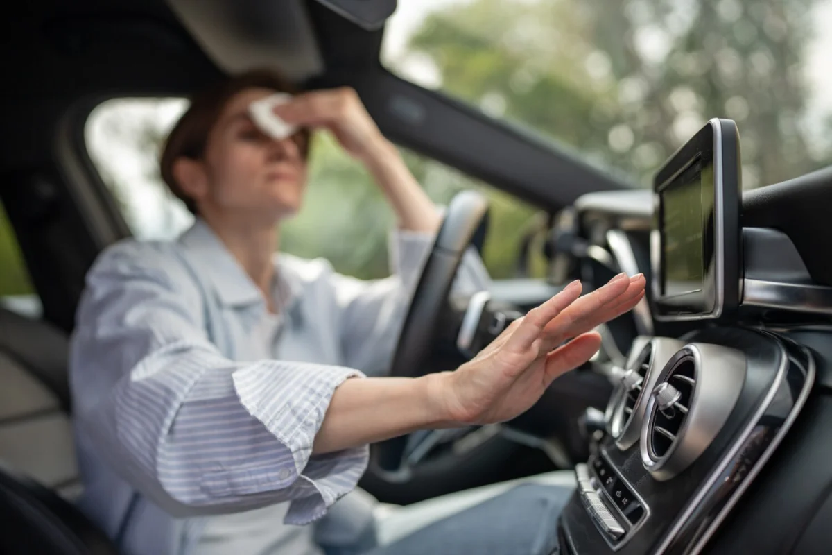 Canicule : jusqu'à 20°C de plus dans l'habitacle de votre voiture garée au soleil !