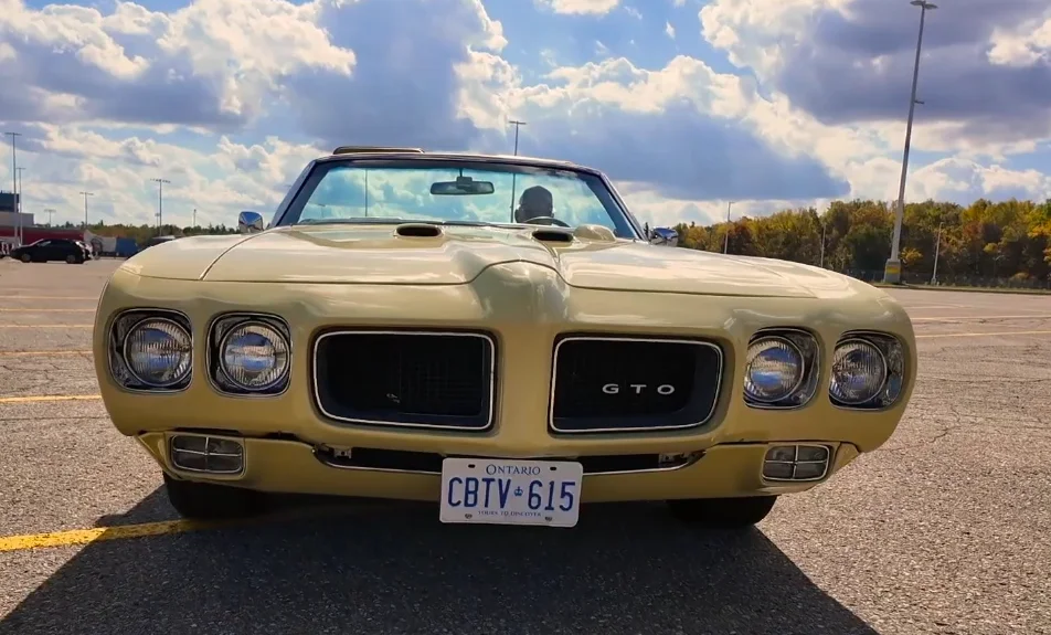 Laissée à l'abandon depuis 30 ans, cette Pontiac GTO décapotable de 1970 vient d'être restaurée