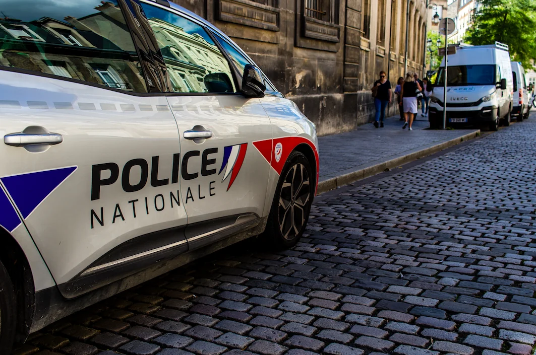 Loire-Atlantique : Arrêtés par la police, ils étaient 11 dans la voiture, avec un enfant dans le coffre