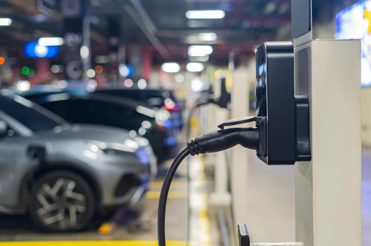 L'État veut enfin montrer l'exemple : l'électrique va devenir obligatoire pour toutes les flottes publiques