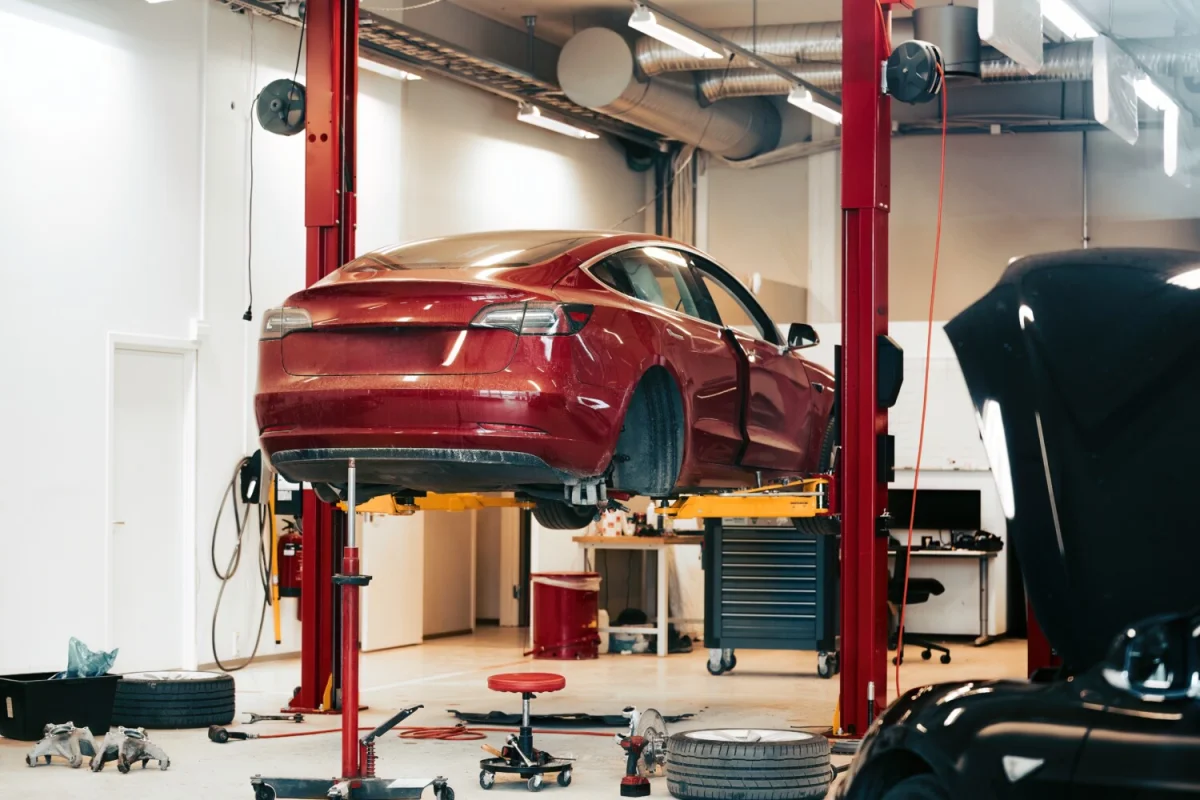 Moins chère à entretenir… mais beaucoup plus chère à réparer : la mauvaise surprise des voitures électriques