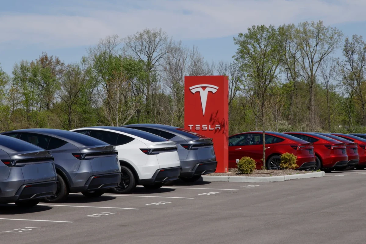 Tesla retrouve le sourire et va embaucher pour augmenter la cadence dans son usine allemande