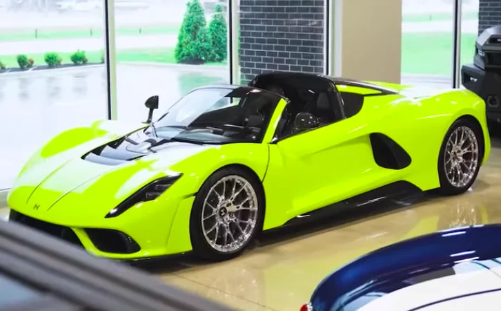 Cette Hennessey Venom F5 de 1 800 ch avec 1000 km au compteur se vend 2,2 millions d'euros