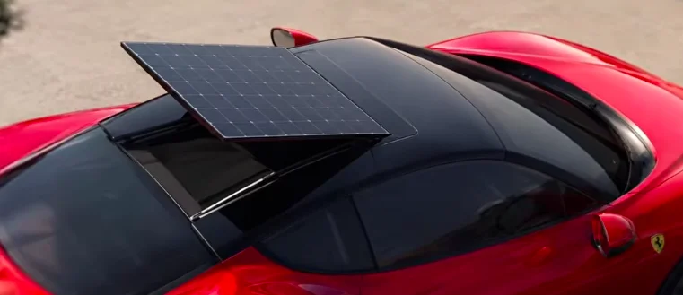 Ferrari fait breveter un toit capable de recharger la voiture avec des panneaux solaires