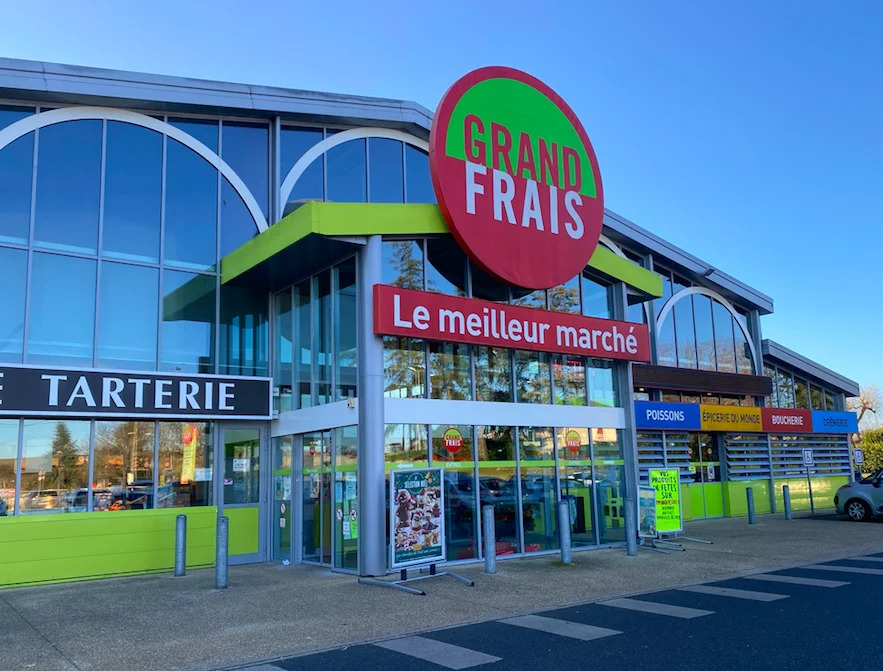 Toulouse : Elle confond les pédales de sa voiture et termine dans la vitrine du Grand Frais