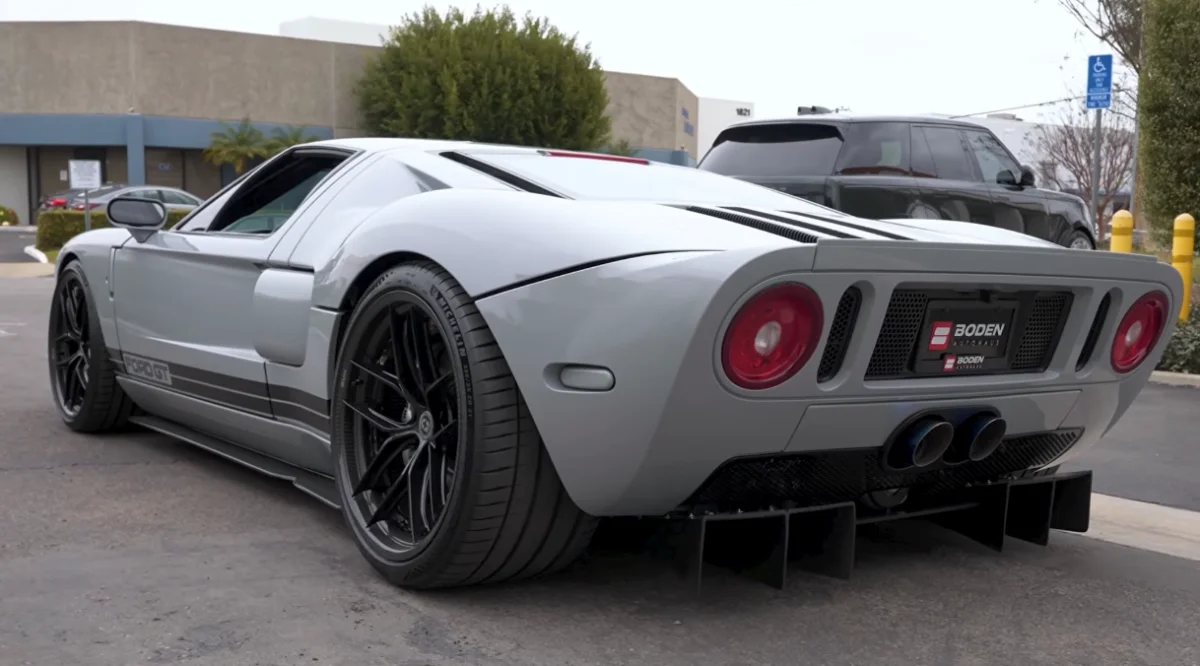 Cette Ford GT Gris Nardo de 2006 passe en mode bi-turbo