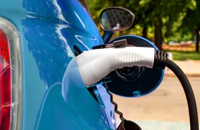 Voiture électrique en copropriété : ce droit méconnu vous permet d'installer une prise