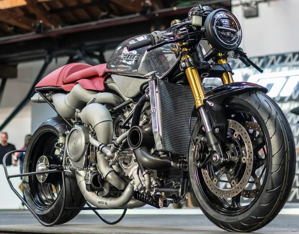 Ils osent relancer le moteur 2-temps avec 280 ch : cette moto repousse toutes les limites