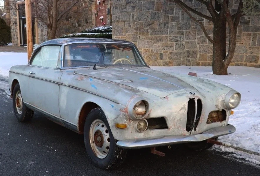 Cette BMW 503 de 1959 n'a jamais été modifiée et conserve son état d'origine