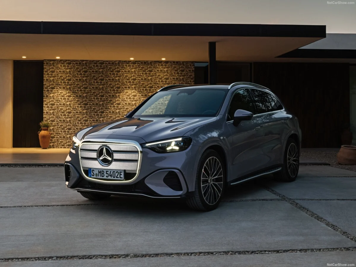 Des batteries aux systèmes électriques : Mercedes contraint de stopper temporairement la production de son SUV électrique phare