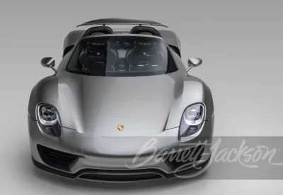 Cette Porsche 918 Spyder de 2015 vendue 1,5 million d'euros au-dessus de son estimation