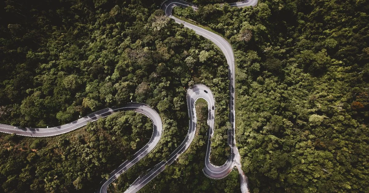 Pourquoi les ingénieurs dessinent des routes en lacets dans les montagnes