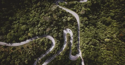 Pourquoi les ingénieurs dessinent des routes en lacets dans les montagnes