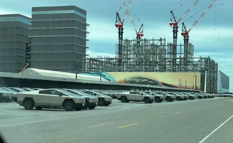 Texas : Que deviennent les plus de 1.000 Tesla Cybertruck achetés par SpaceX ? Cet homme l'a découvert