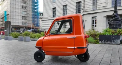 Il fait Londres - Paris en Peel P50, la plus petite voiture au monde, et ça tourne vite au cauchemar