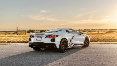 Une Corvette C8 en fuite à 251 km/h finit détruite après une course-poursuite
