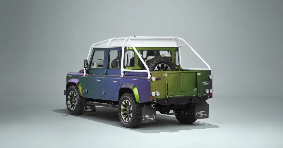 Ce Land Rover Defender change de couleur selon la lumière