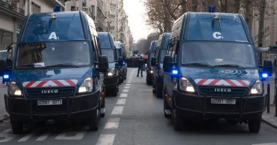 Il s’insère au milieu d’un convoi de CRS sur l’autoroute et finit interpellé