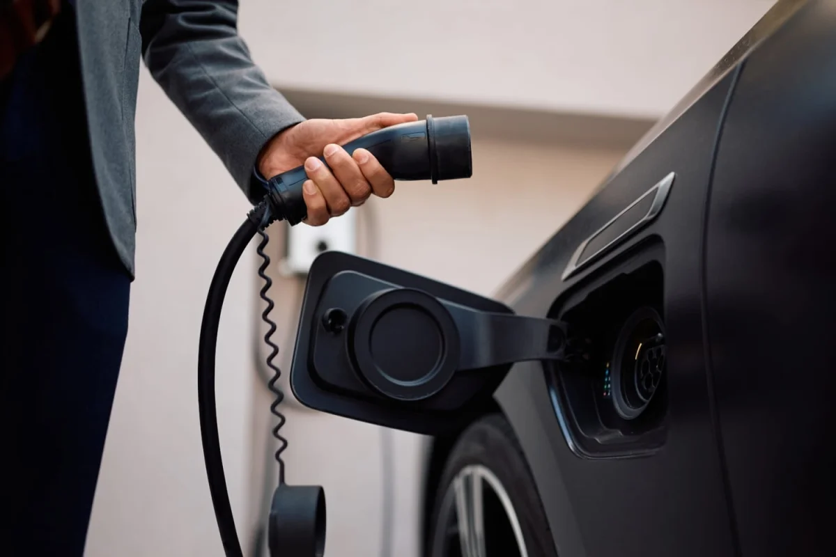 L'Europe veut faciliter l'installation des bornes de charge pour les voitures électriques