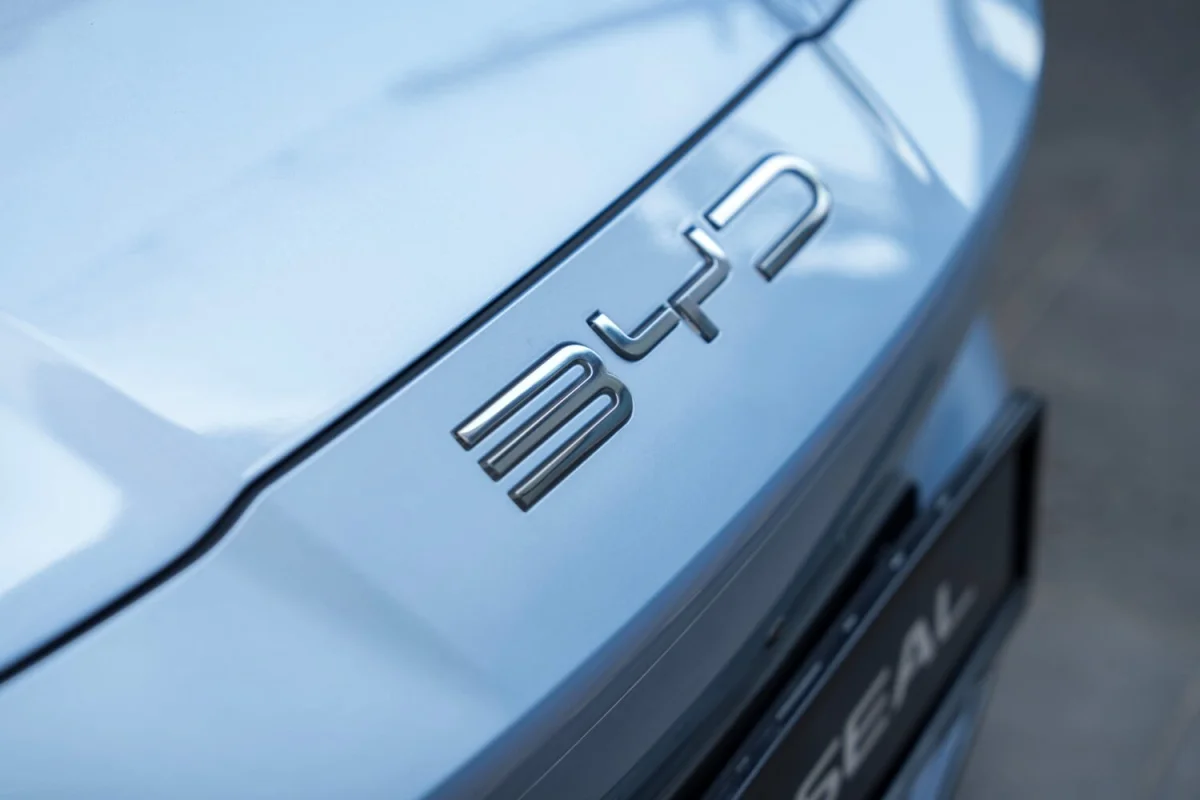 Nouveau BYD Shark (2026) : seulement 3,5 l/100 km pour ce grand pick-up hybride rechargeable !