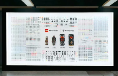 Shangai : La Koenigsegg en LEGO démontée et exposée dans les couloirs du métro