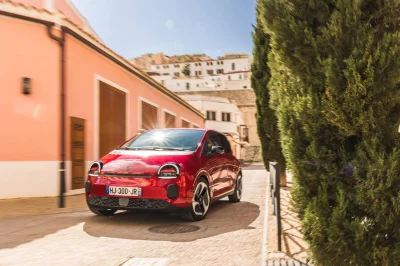 La Renault Twingo électrique enchaîne les succès : après la France, elle convainc aussi un pays voisin